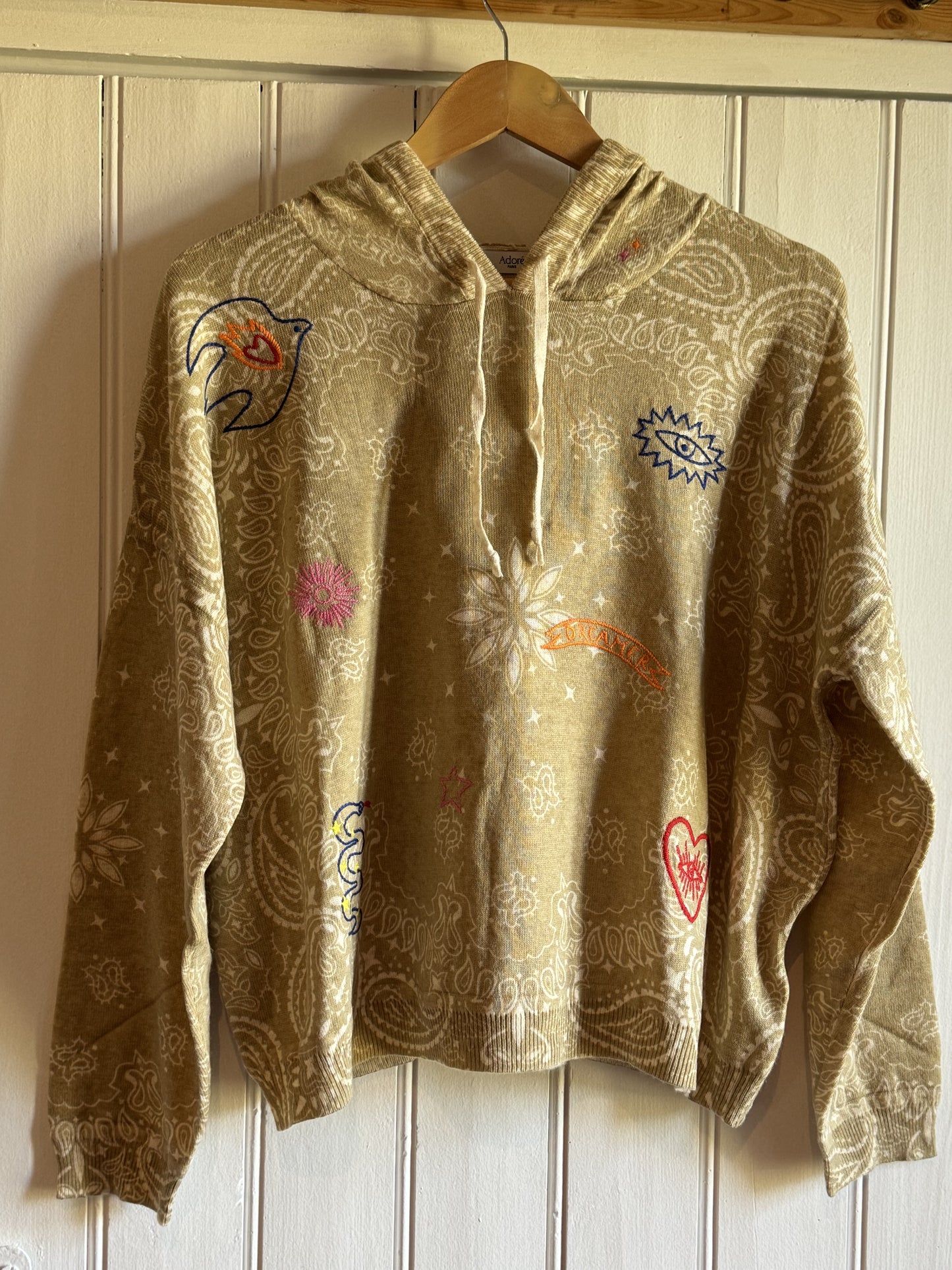 Pull à capuche Bandana brodé-Adoré Paris