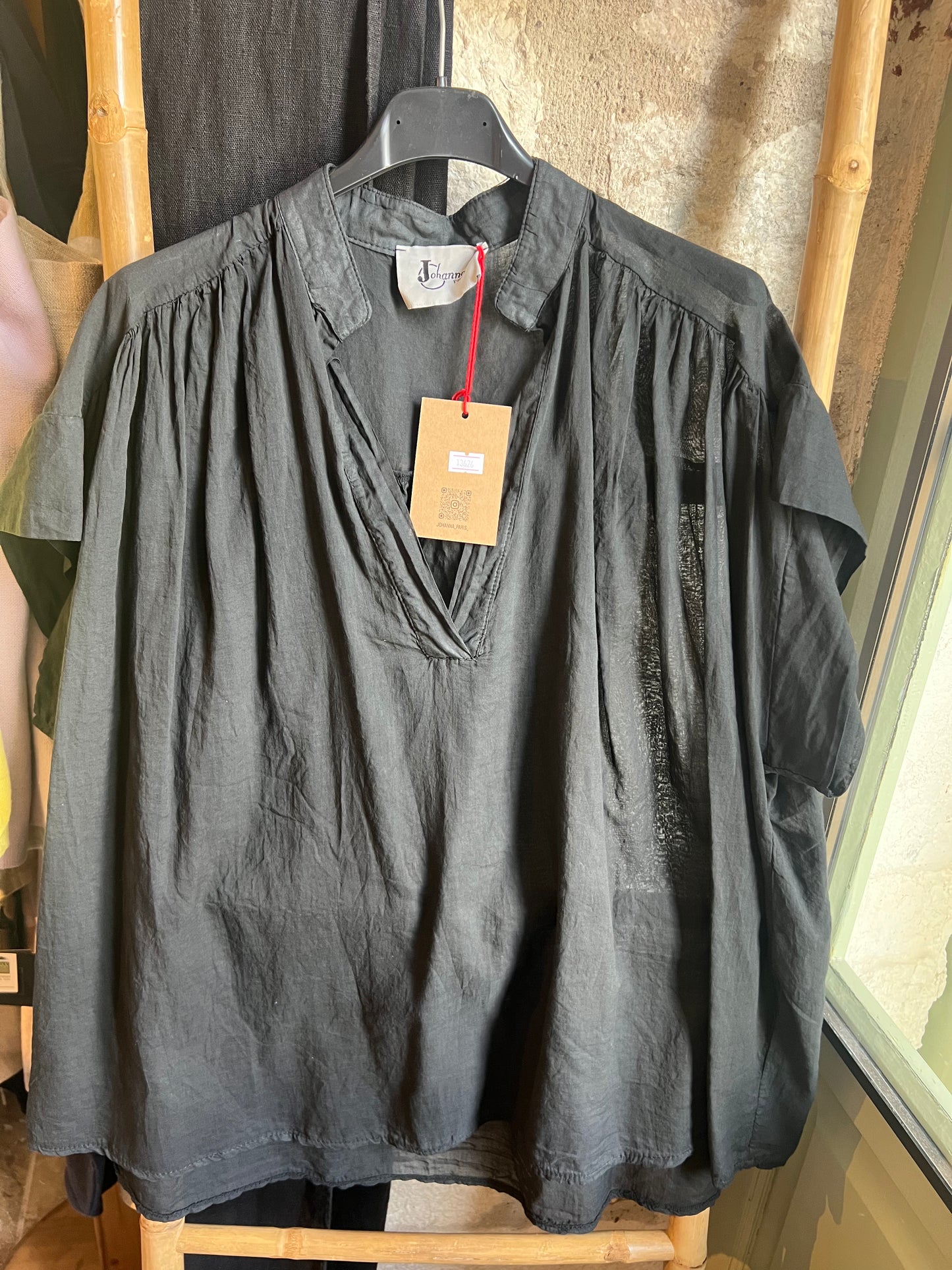 Blouse esans manche Lena noir-Johanna Paris