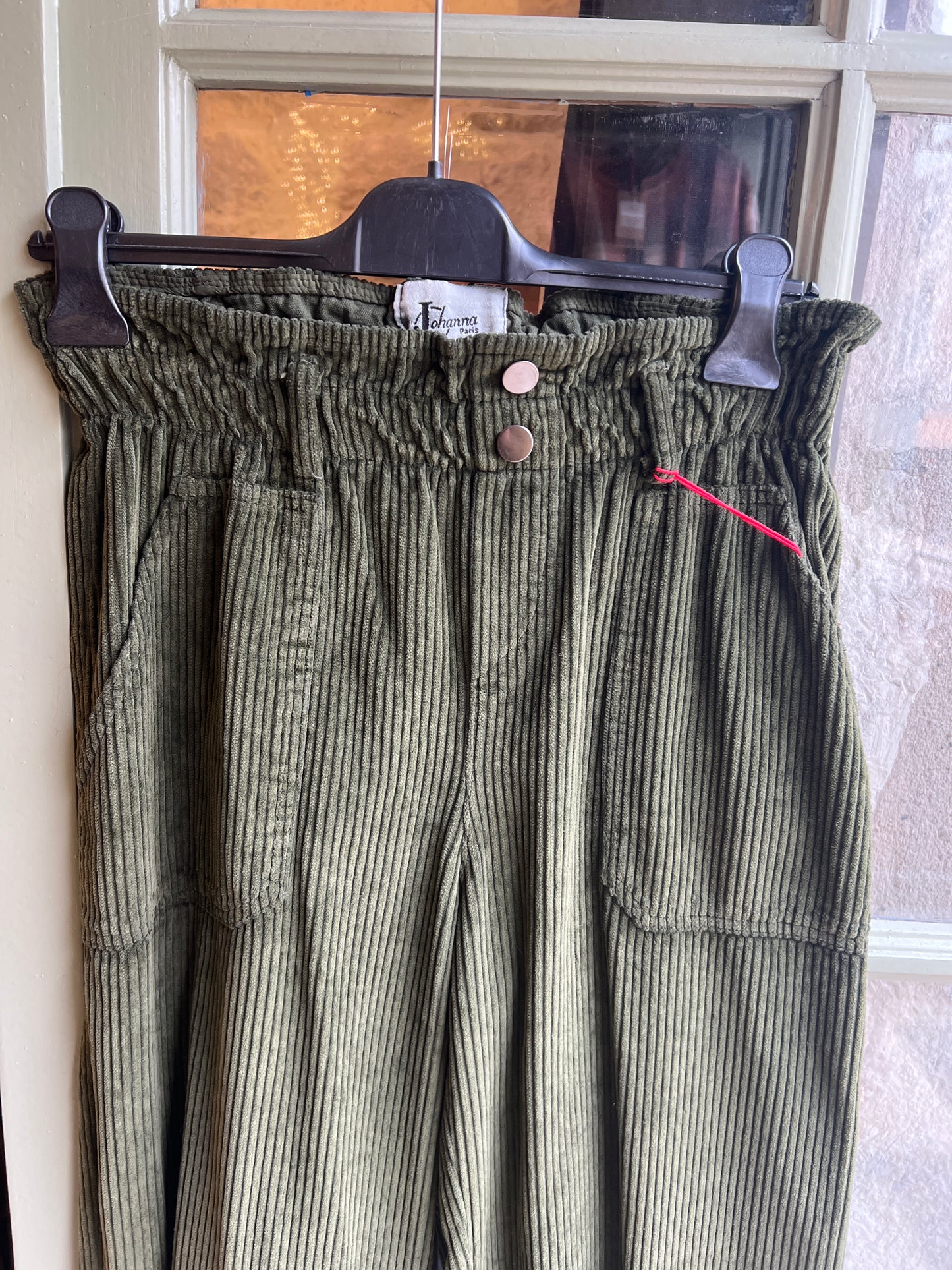 Pantalon en velours 2 boutons kaki-Johanna Paris