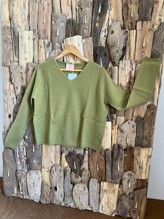 Pull col V Lou 70% laine 30% cachemire vert mousse