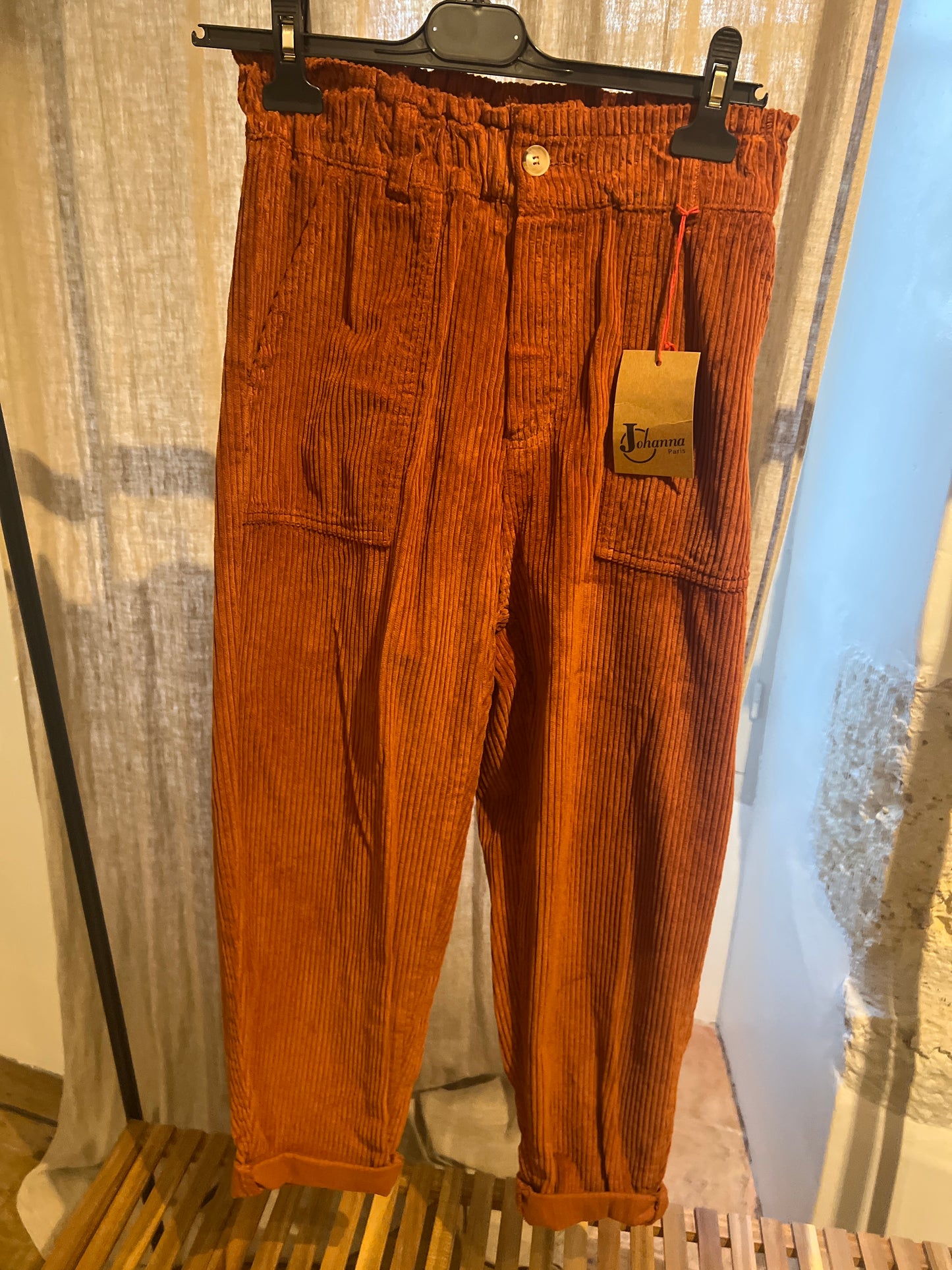 Vente privée-Pantalon en velours côtelé terracotta-Johanna Paris