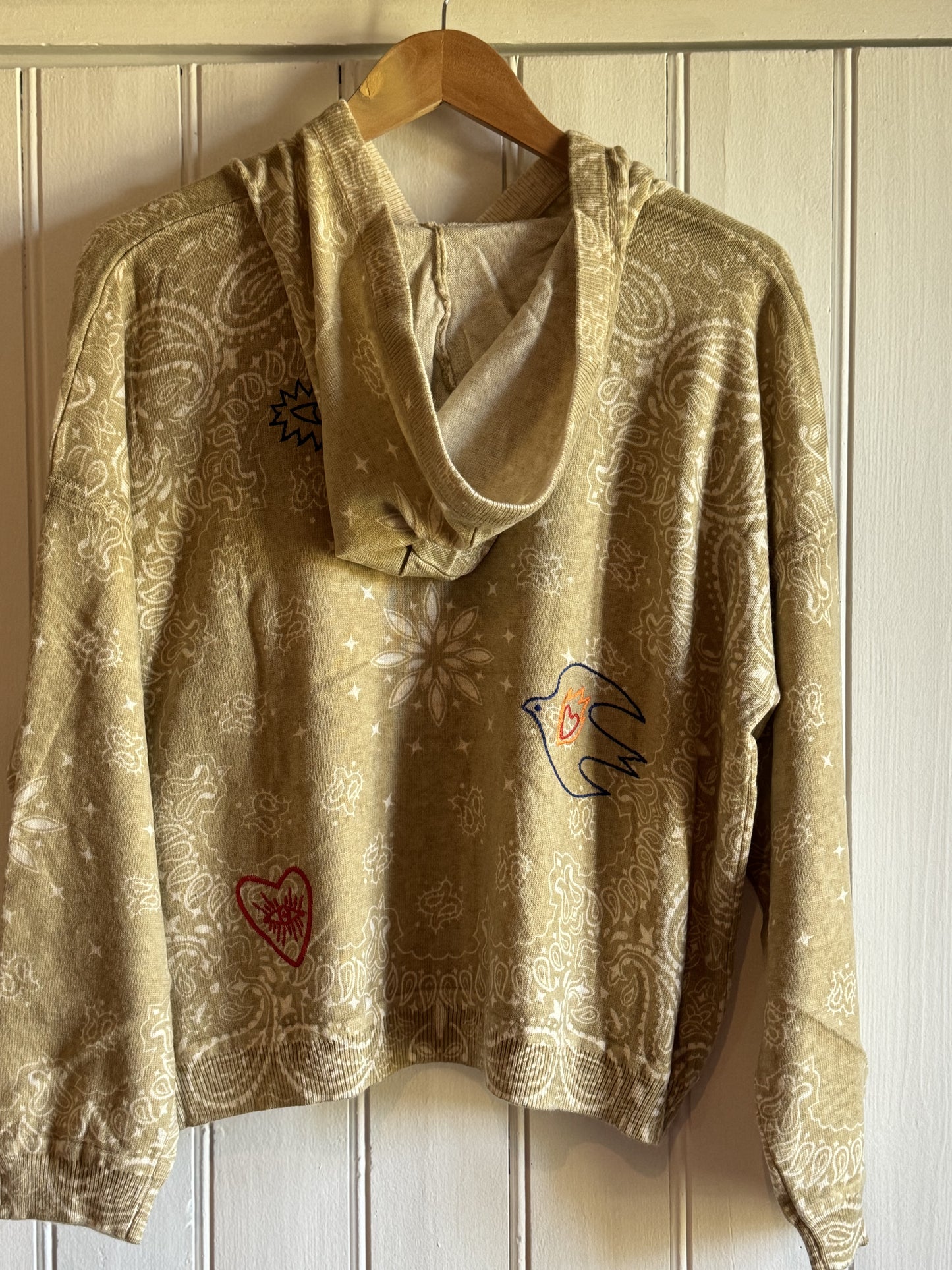 Pull à capuche Bandana brodé-Adoré Paris